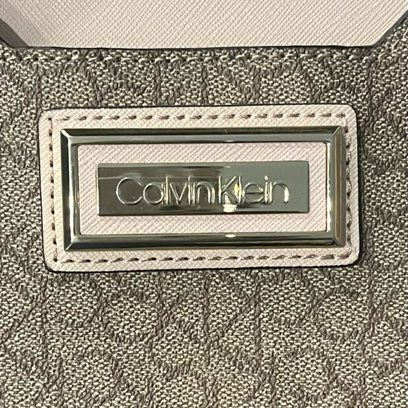 Calvin Klein purse NWOT. - Picture 2 of 8